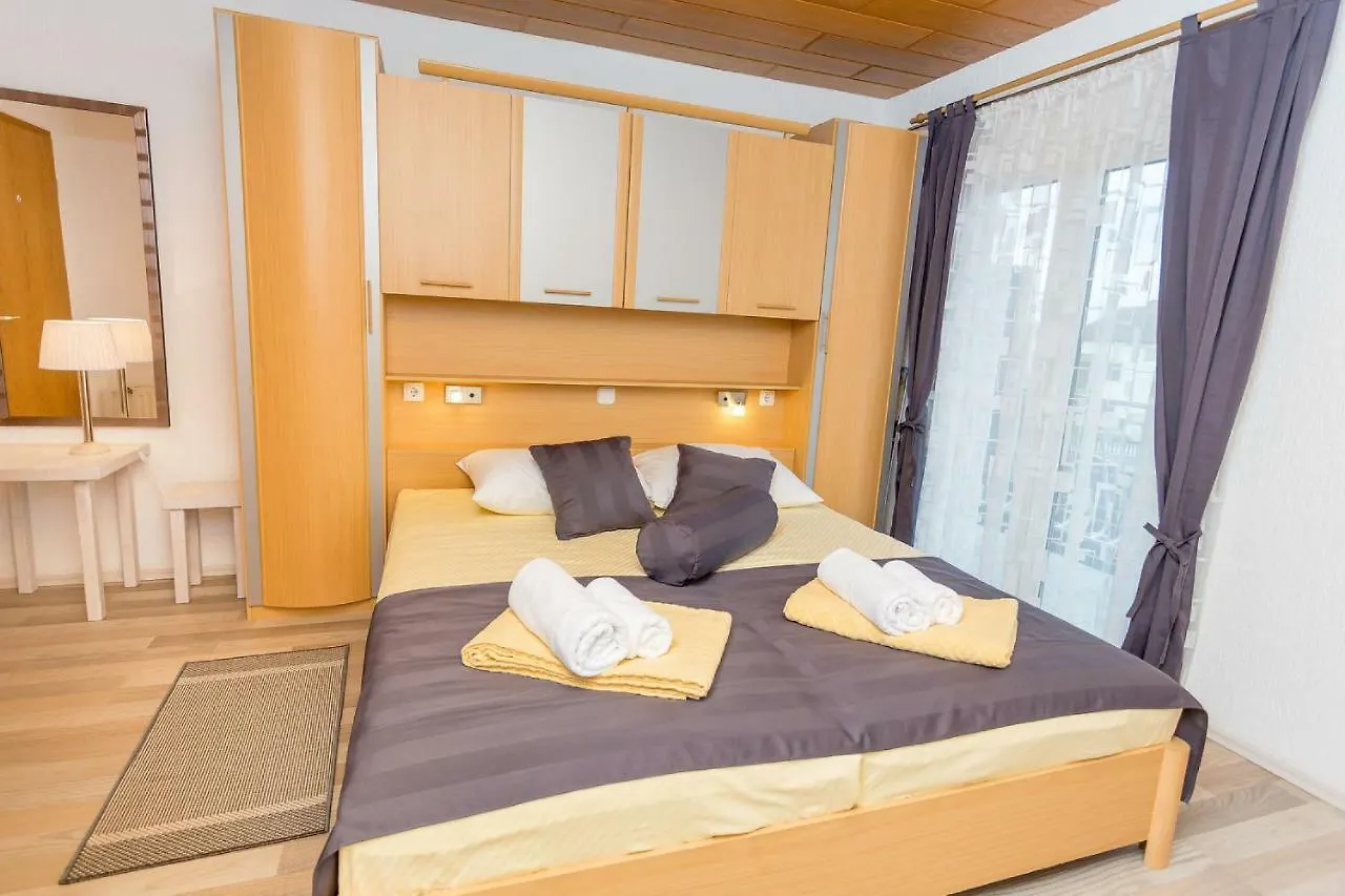 Lanterna Rooms Turanj Vendégház