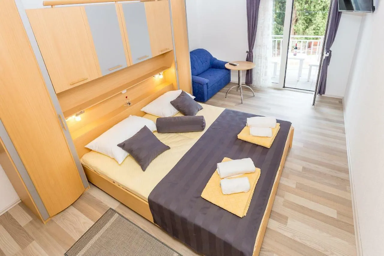 Guest house Lanterna Rooms Turanj