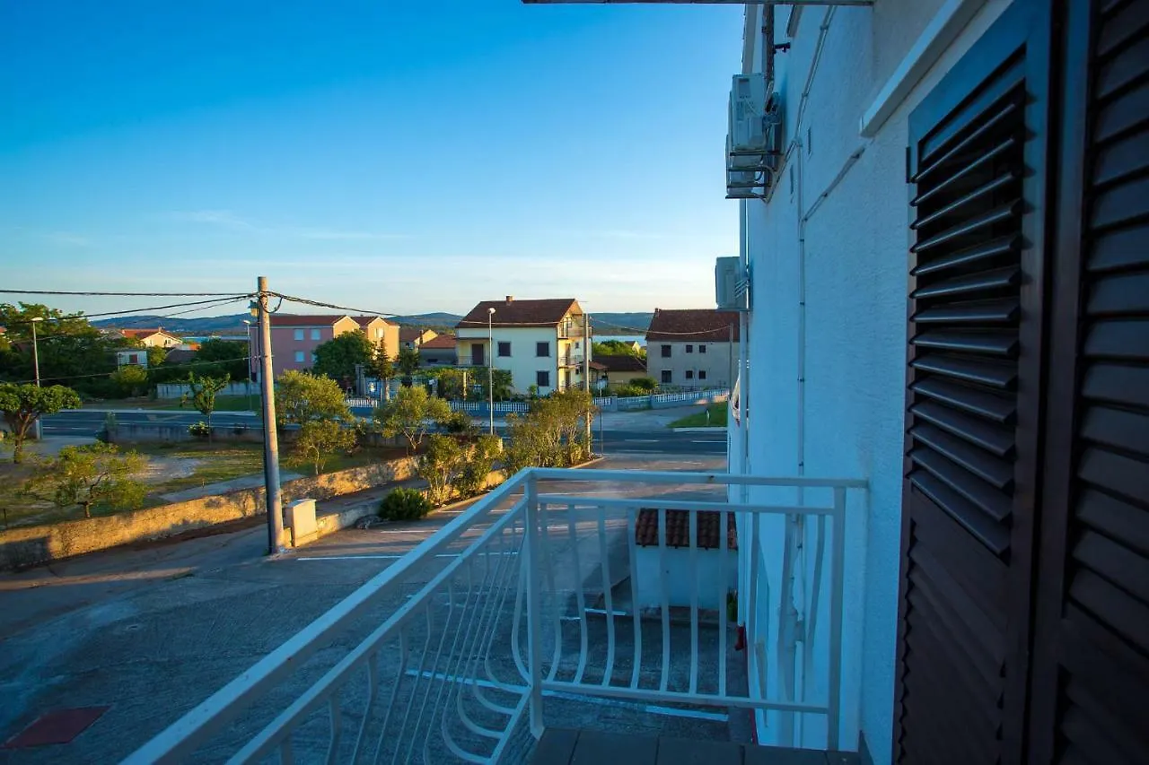 Lanterna Rooms Turanj