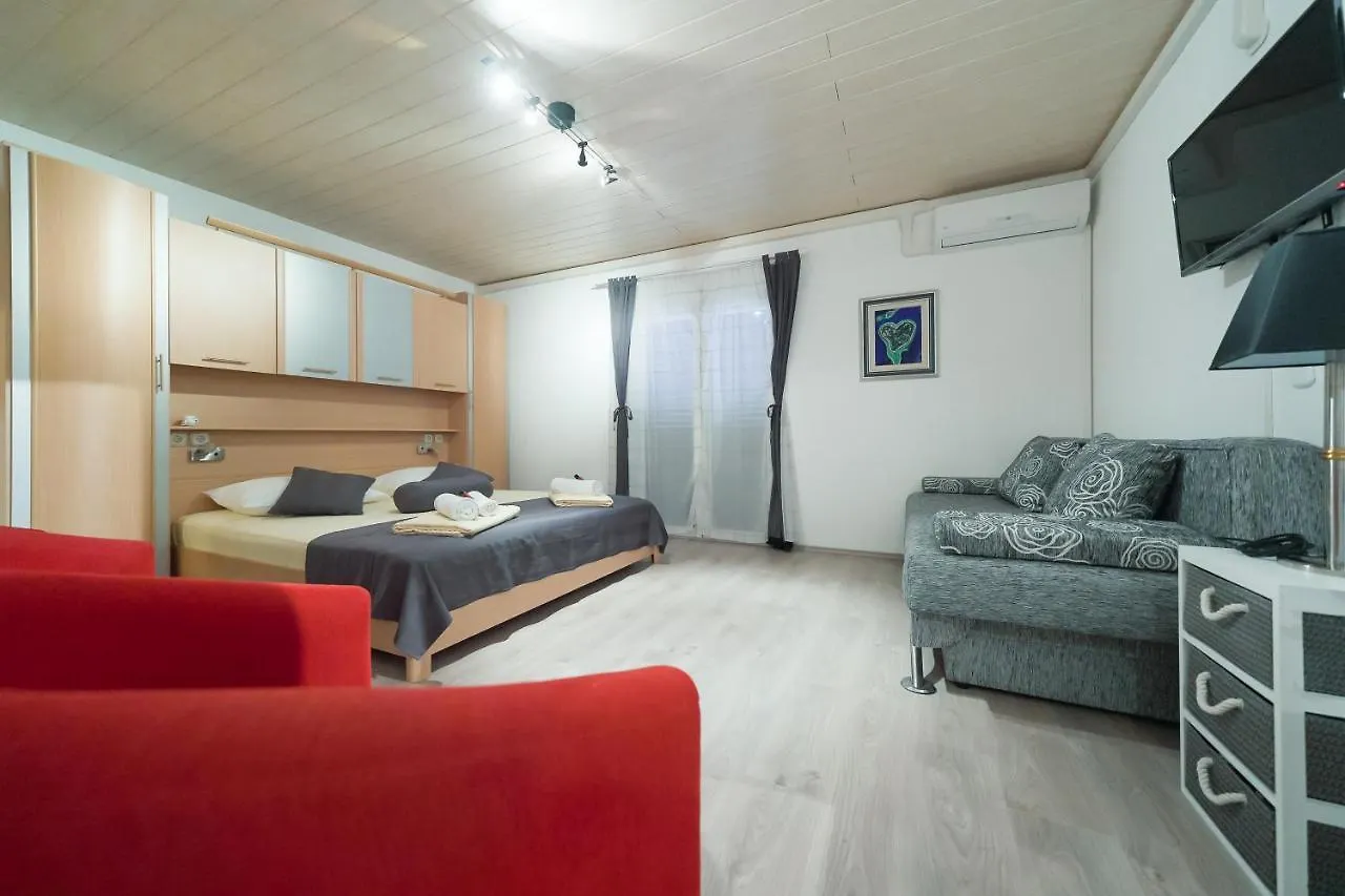 Lanterna Rooms Turanj