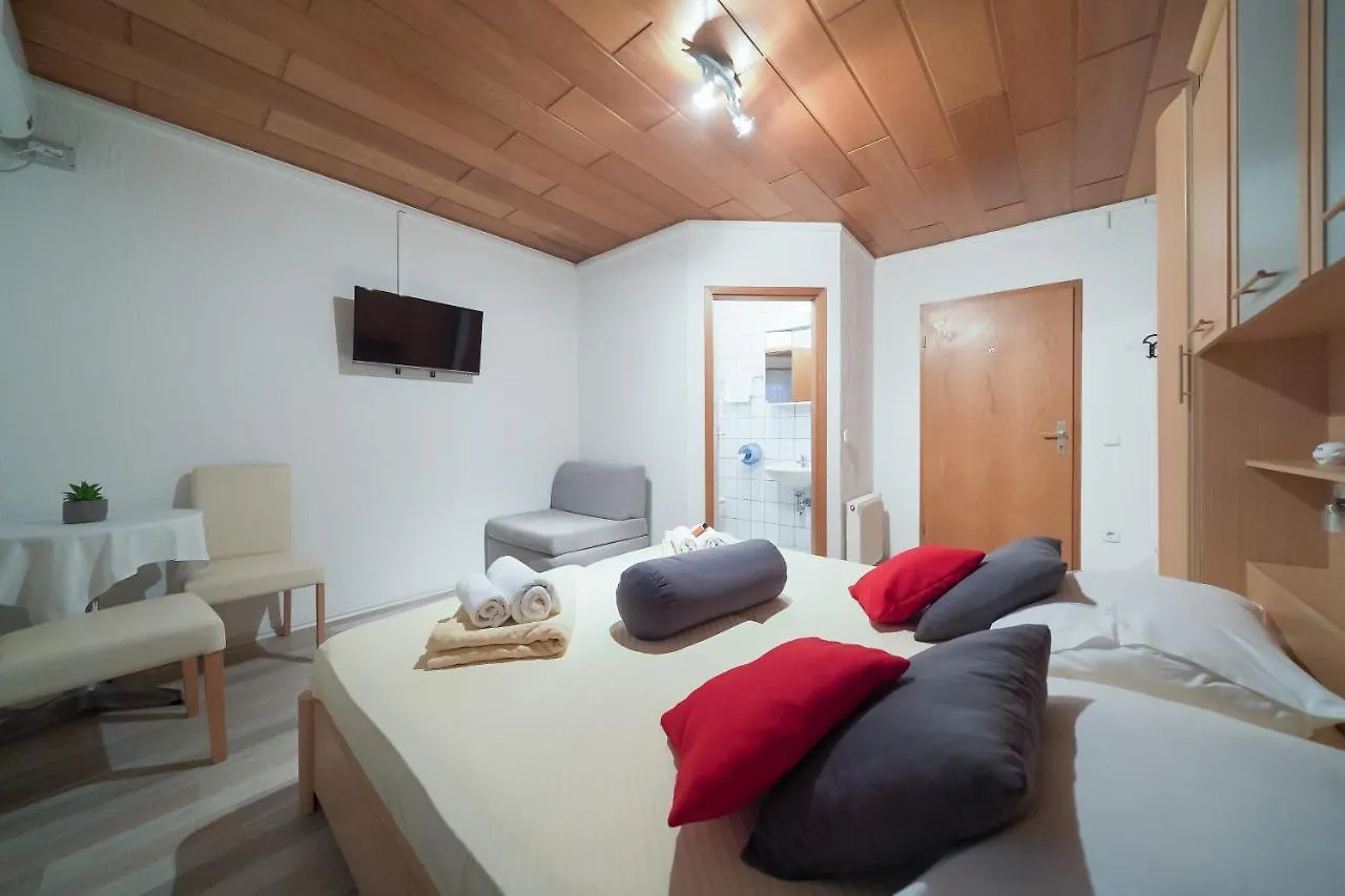Lanterna Rooms Turanj 3*,  Horvátország