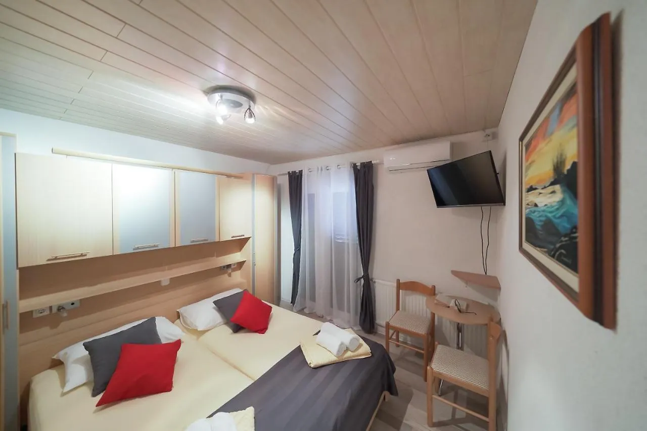 Lanterna Rooms Turanj Vendégház